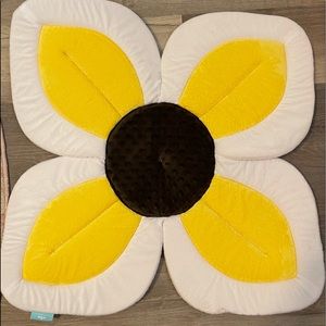 Yellow Blooming bath for infants